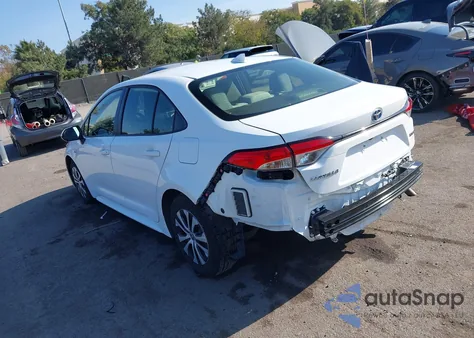 2021 Toyota Corolla Hybrid Le z USA, uszkodzony, nr VIN JTDEAMDE8MJ008542
